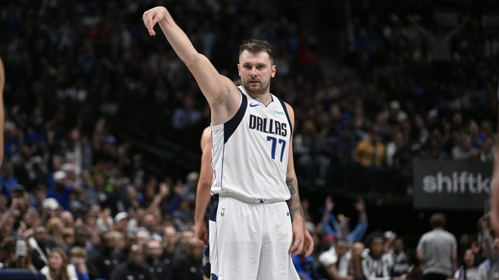 Luka Doncic, Mavericks rout depleted Magic