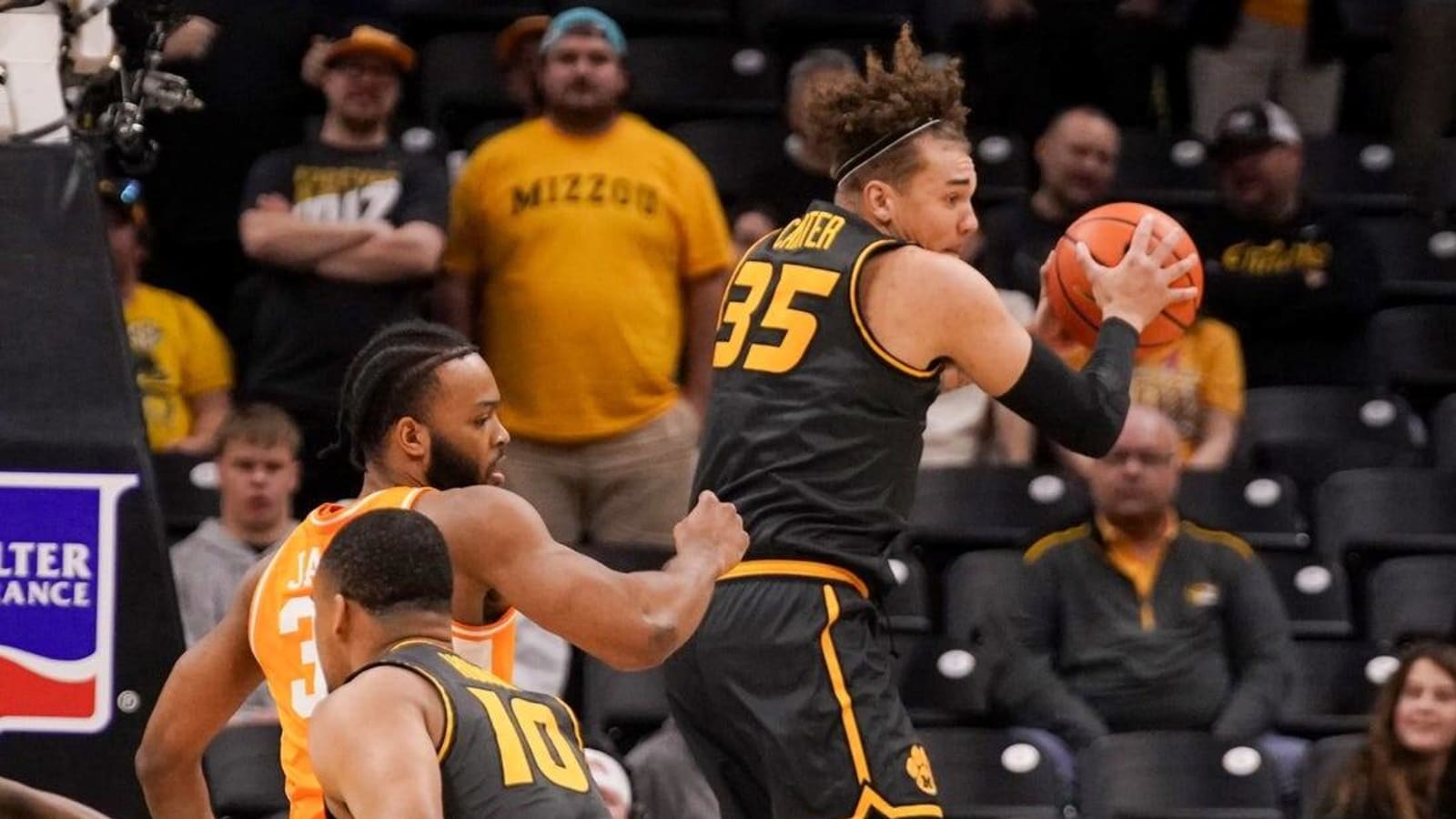 No. 5 Tennessee escapes Missouri with 5-point win