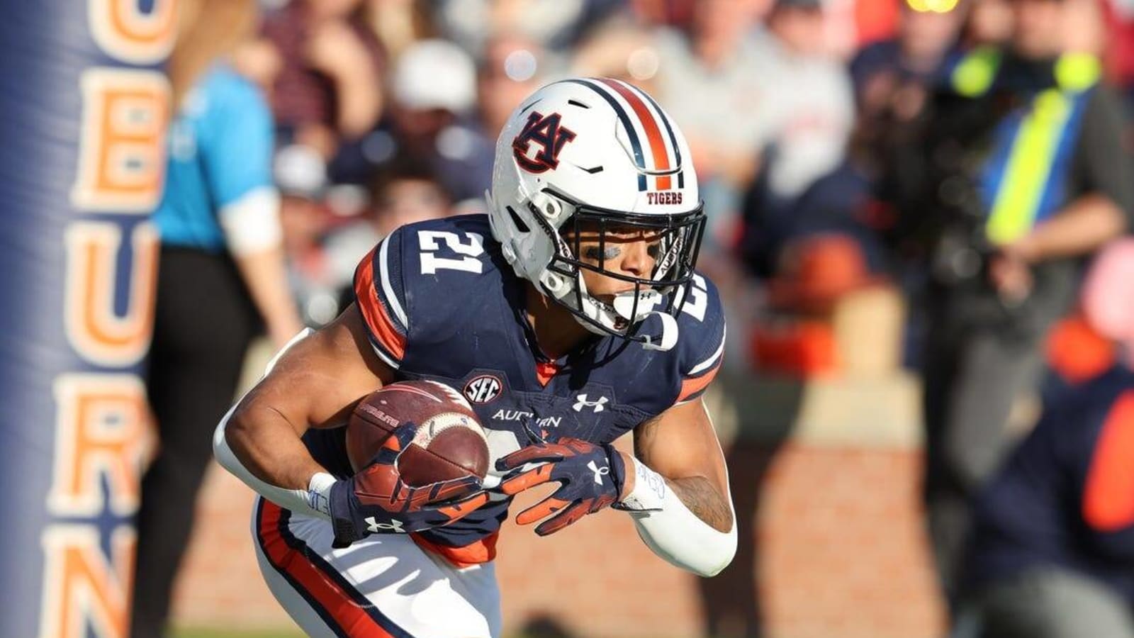 Auburn RB Brian Battie critical after shooting; brother killed