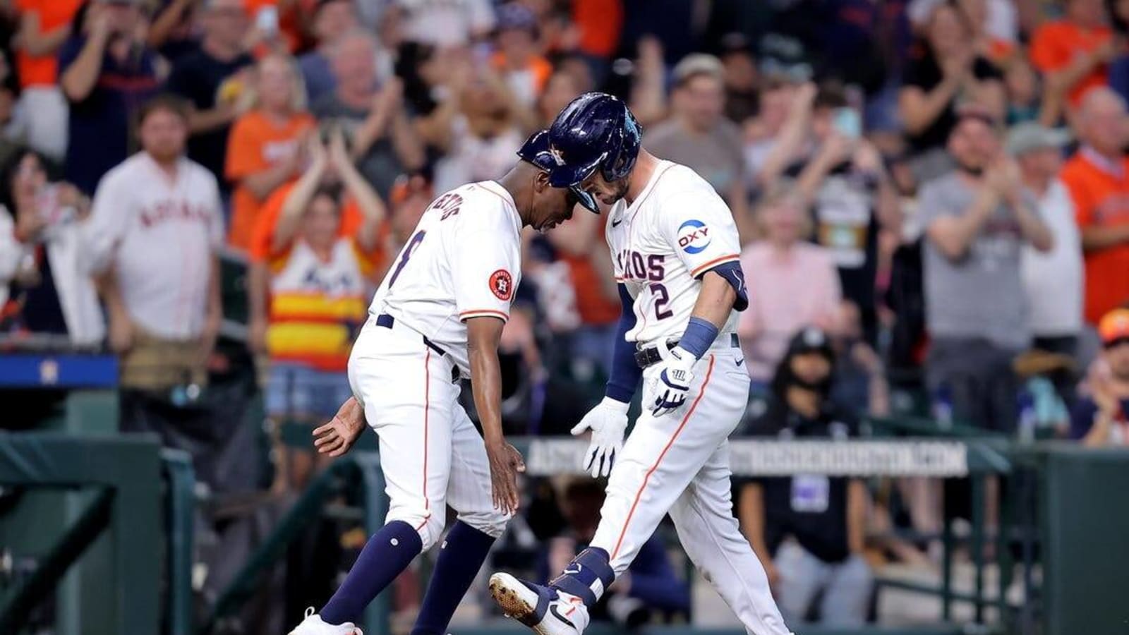 Astros beat A&#39;s on walk-off single in 10th inning