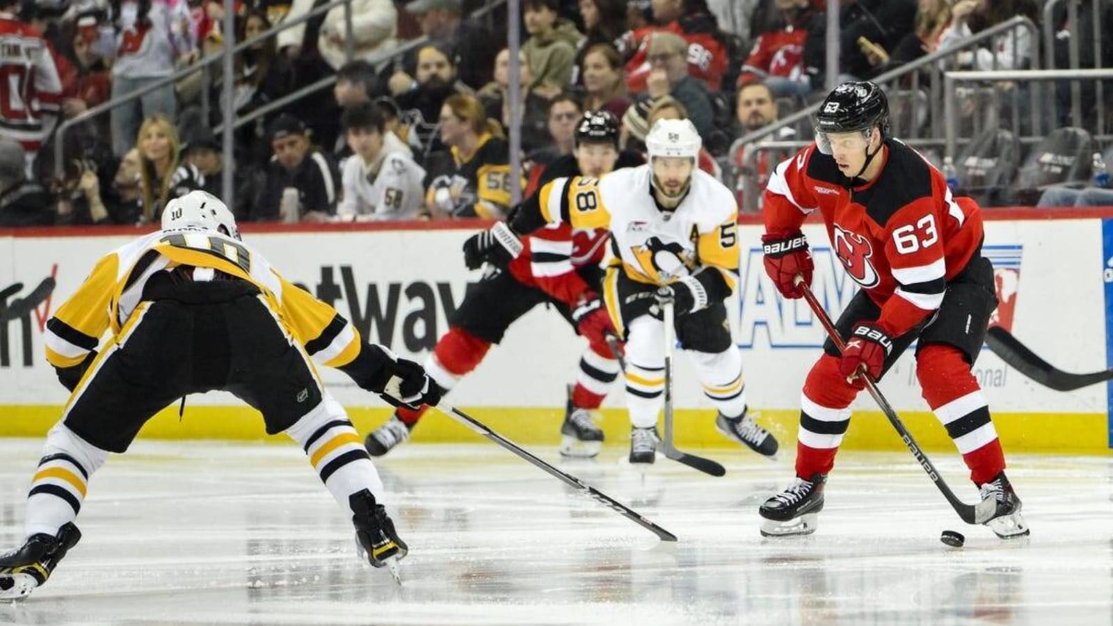 Penguins use third-period surge to double up Devils, 6-3