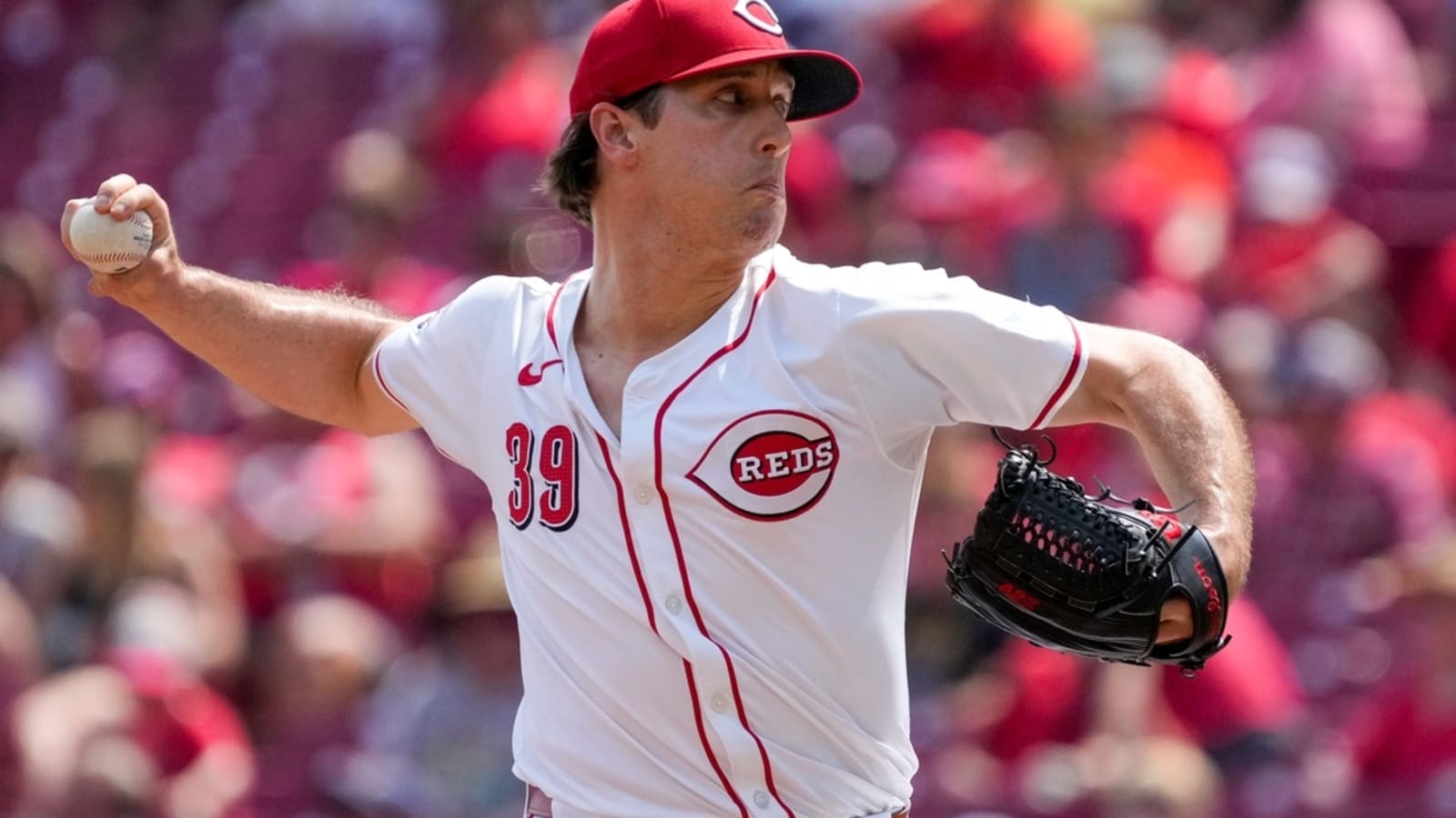 Red Sox acquire reliever Lucas Sims from Reds