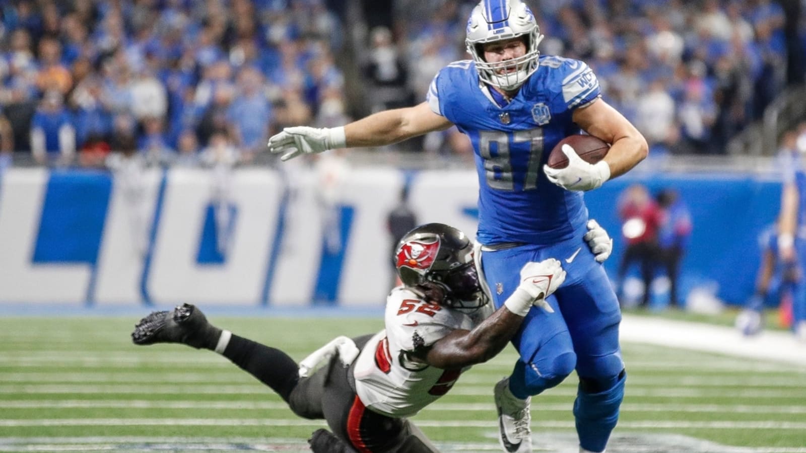 NFL transactions roundup: Dolphins, Bucs LBs swap spots