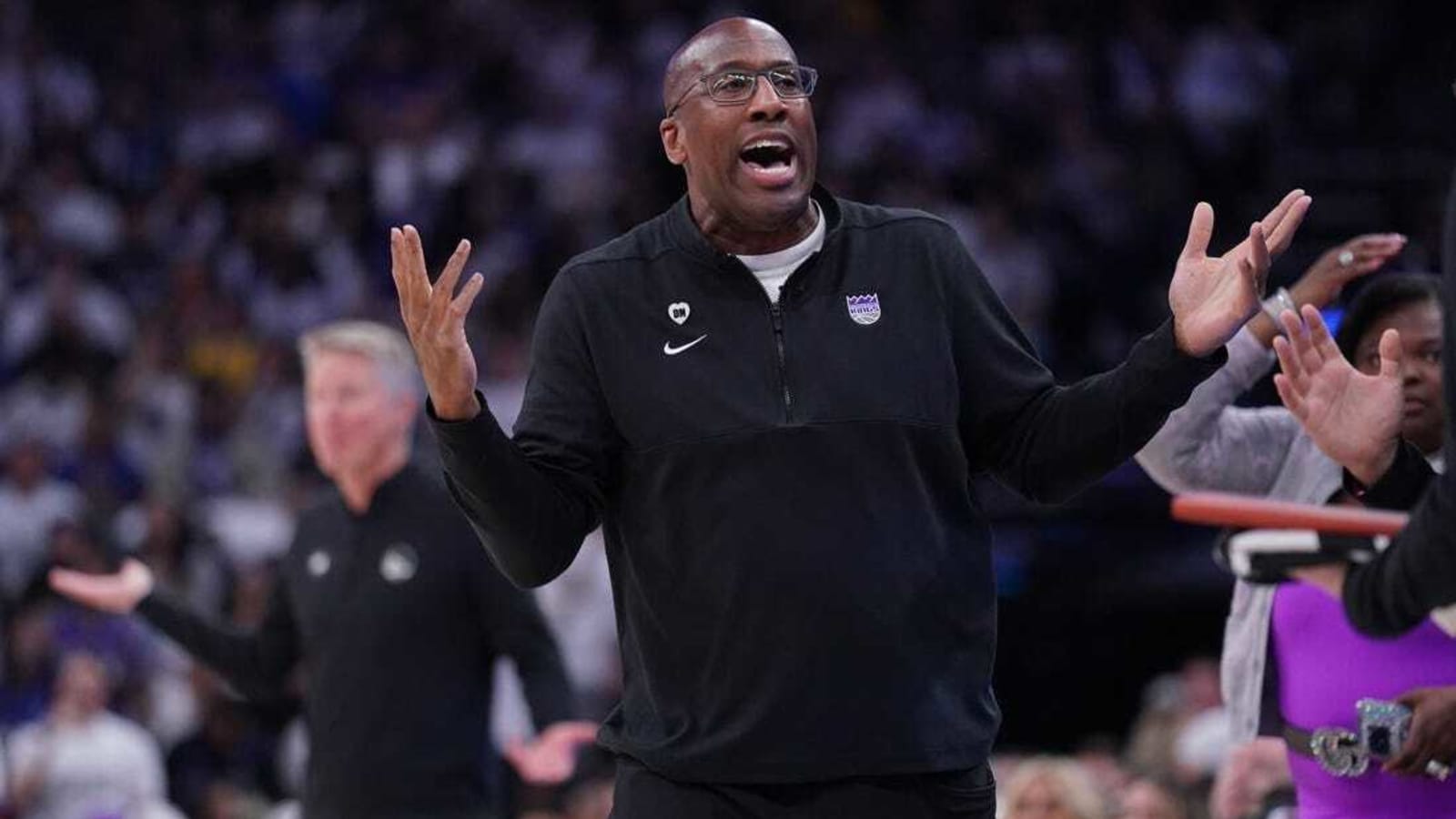 Kings head coach Mike Brown signs three-year extension