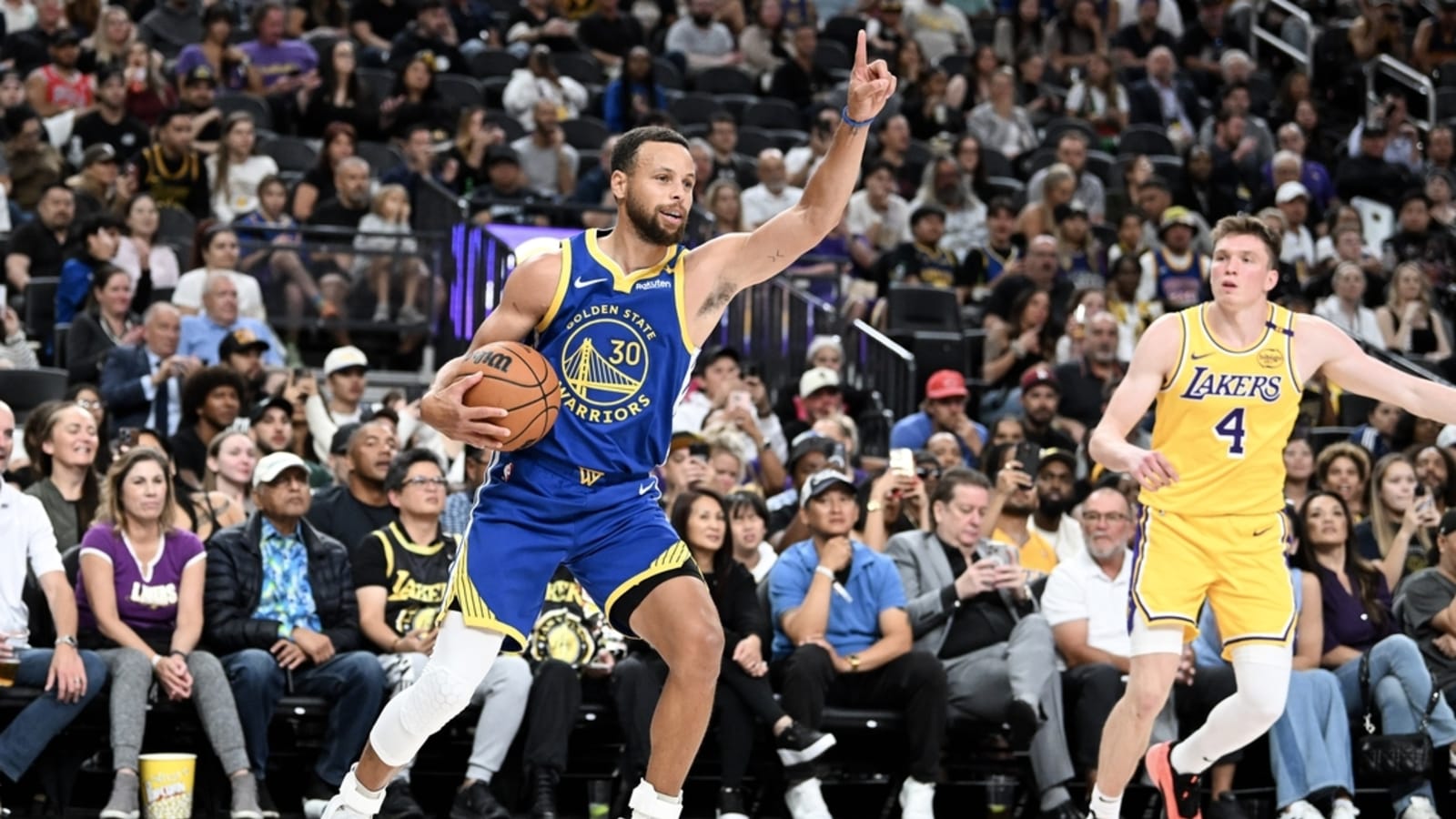 Warriors star Stephen Curry dealing with sprained finger