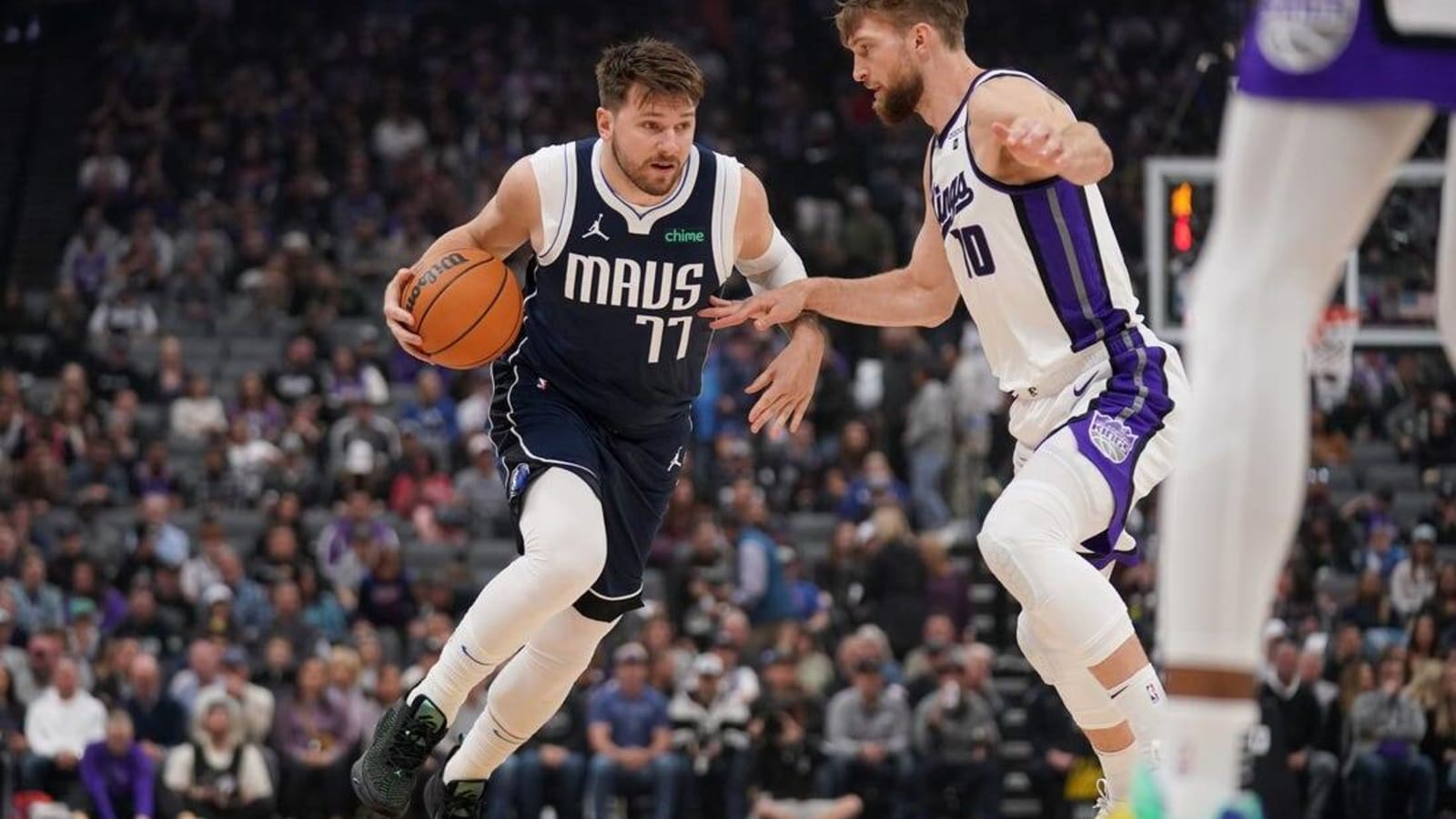 Kyrie Irving, Luka Doncic lead Mavs to road sweep of Kings