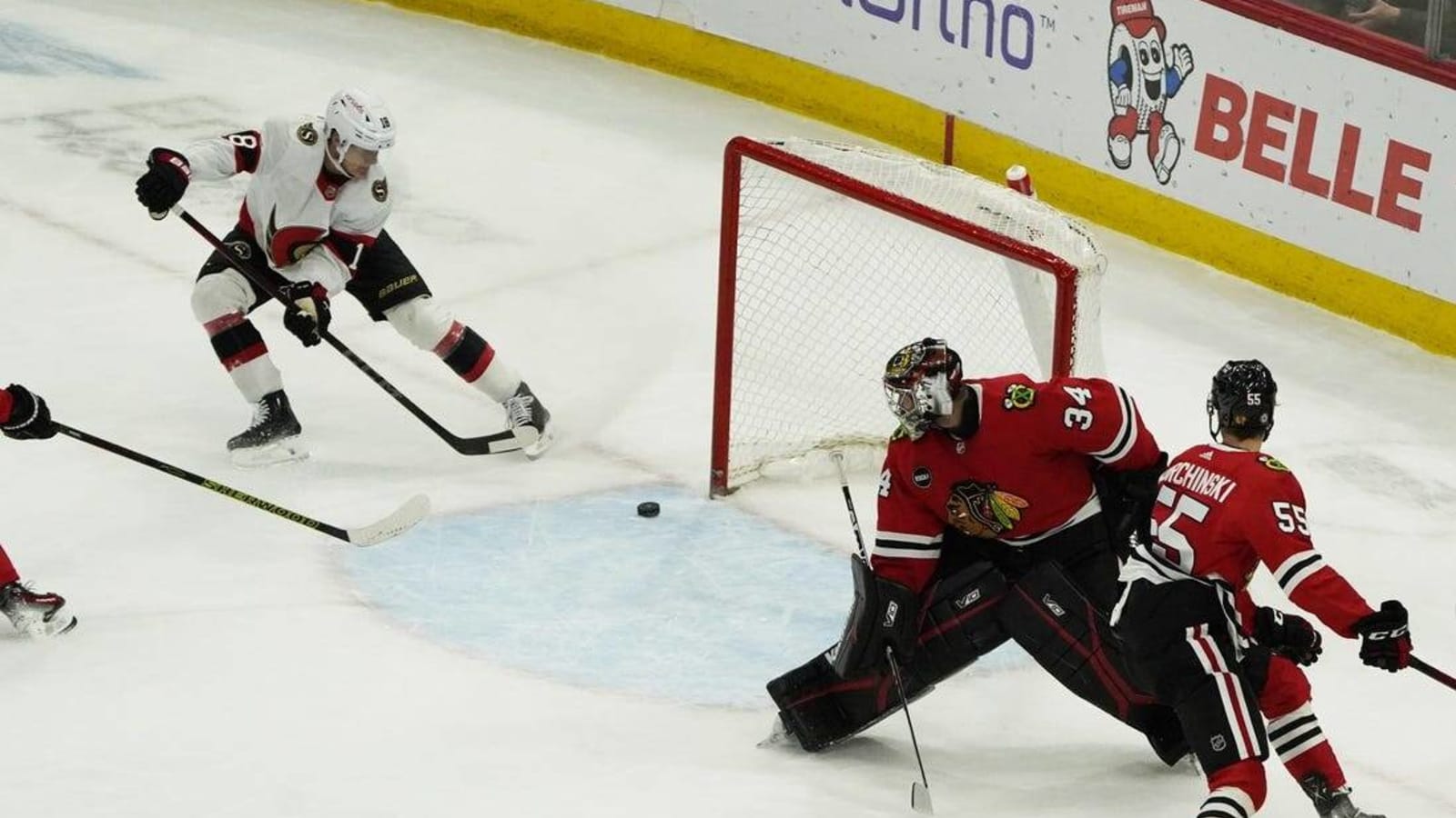 Blackhawks edge Senators to halt eight-game skid