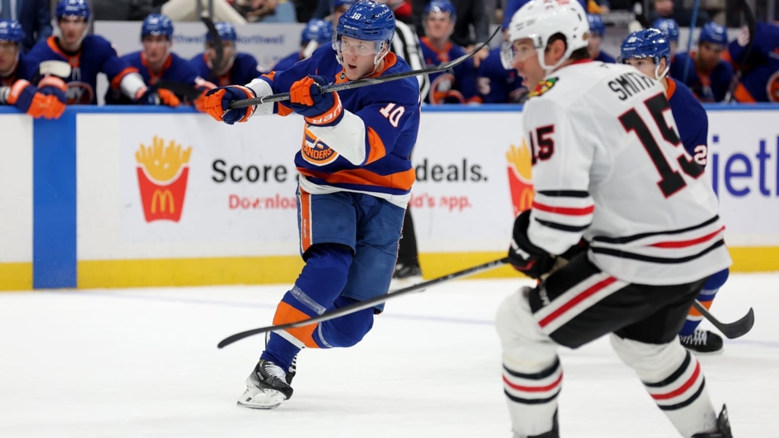 Three quick goals help Islanders edge Blackhawks