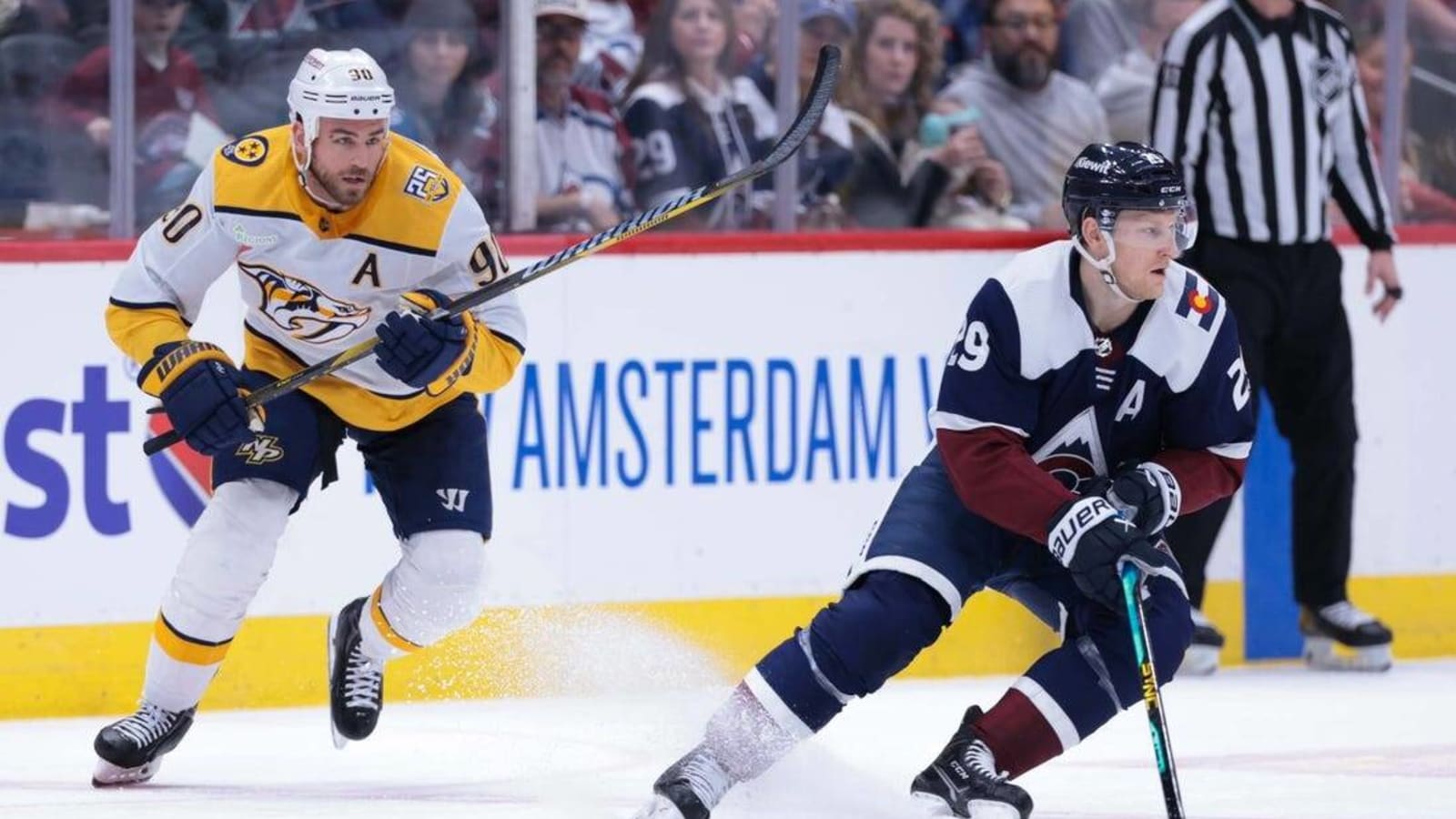 Avalanche defeat Predators to clinch playoff spot