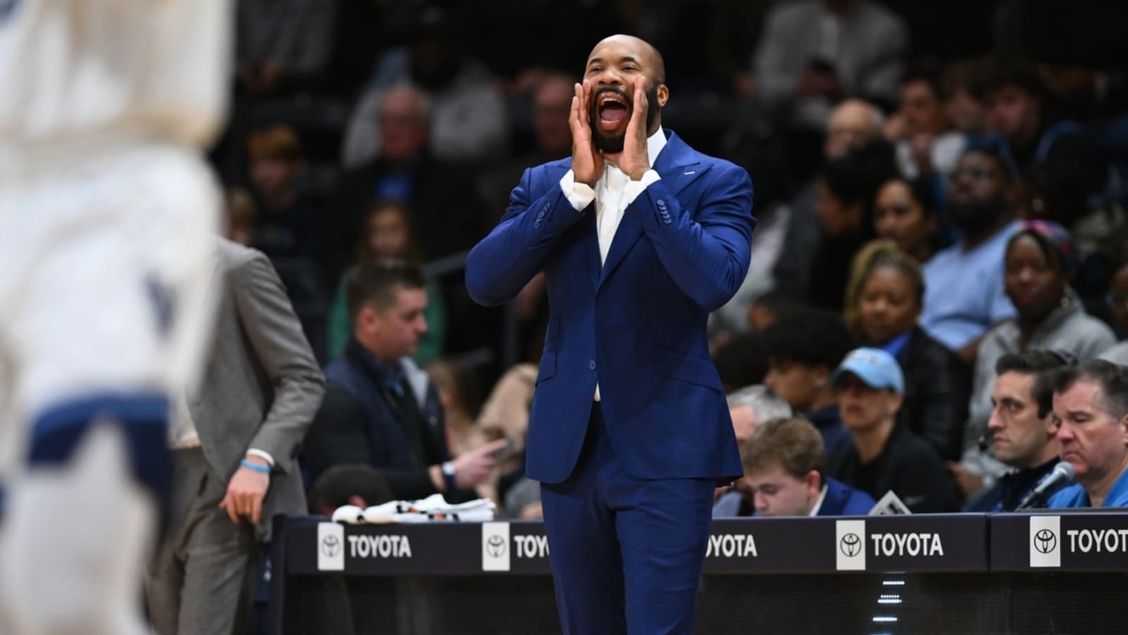 Eric Dixon (27 points), Villanova take down Fairleigh Dickinson