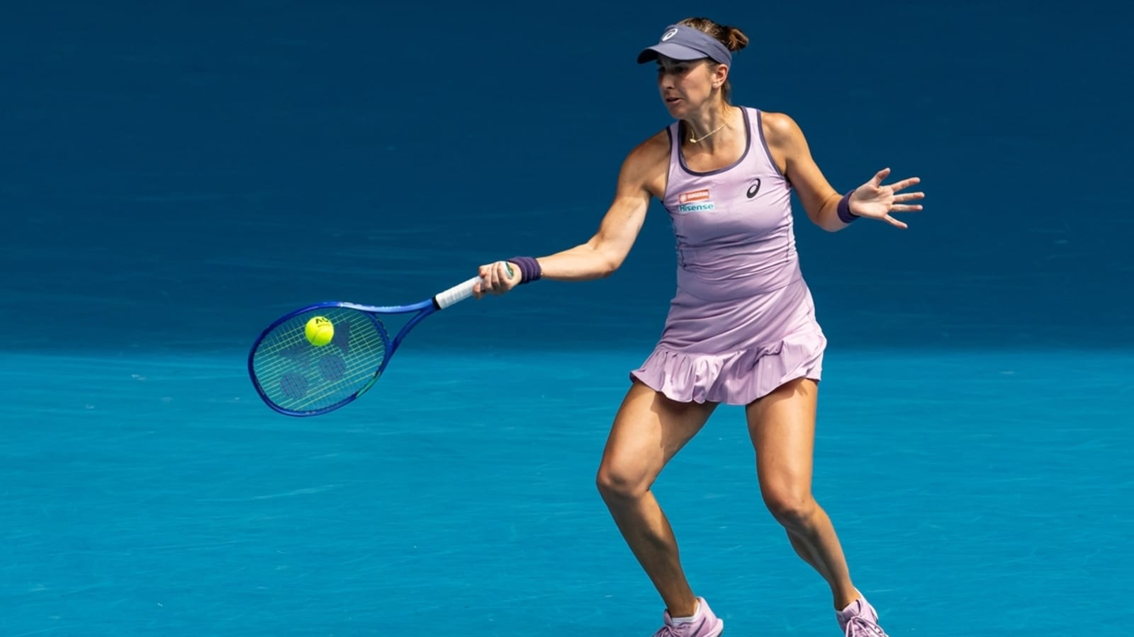 Belinda Bencic among early winners at Indian Wells