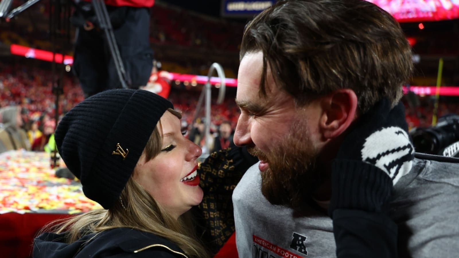 Report: Travis Kelce, Taylor Swift to wed on June 13