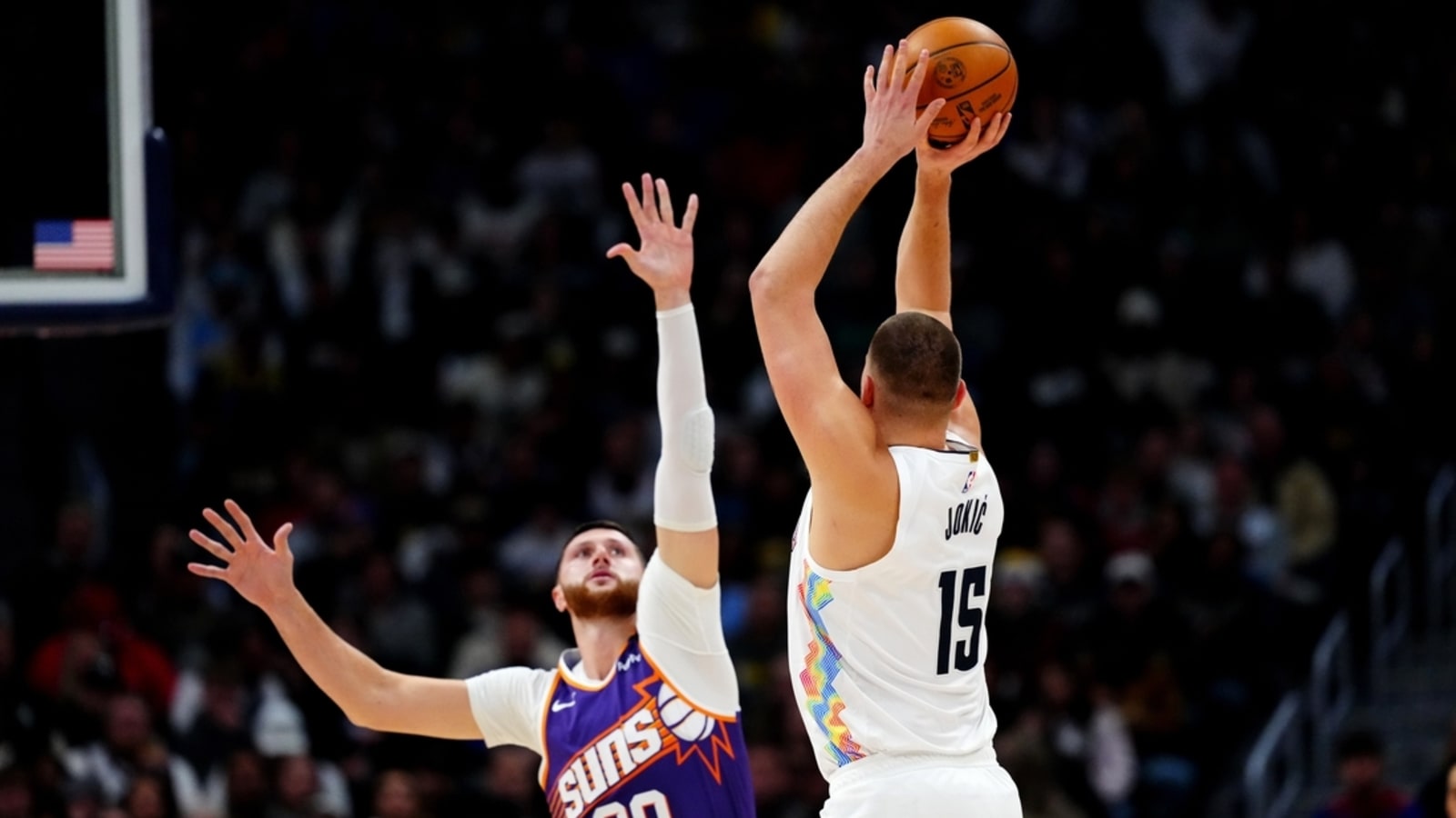 Nikola Jokic powers for 32 as Nuggets thrash Suns