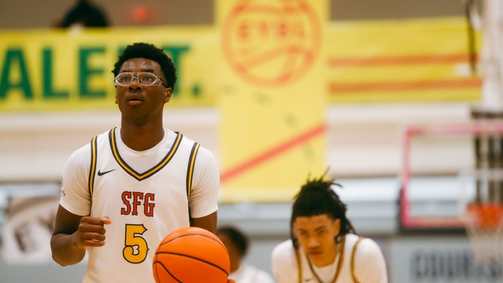LeBron James&#39; youngest son, Bryce, commits to Arizona