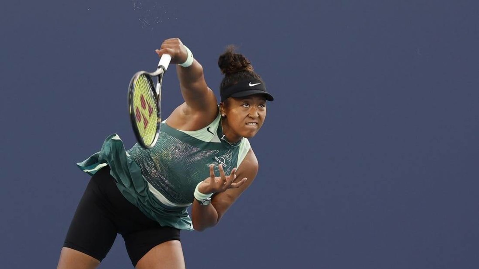 Naomi Osaka finds way to win on clay, defeating Greet Minnen in Madrid