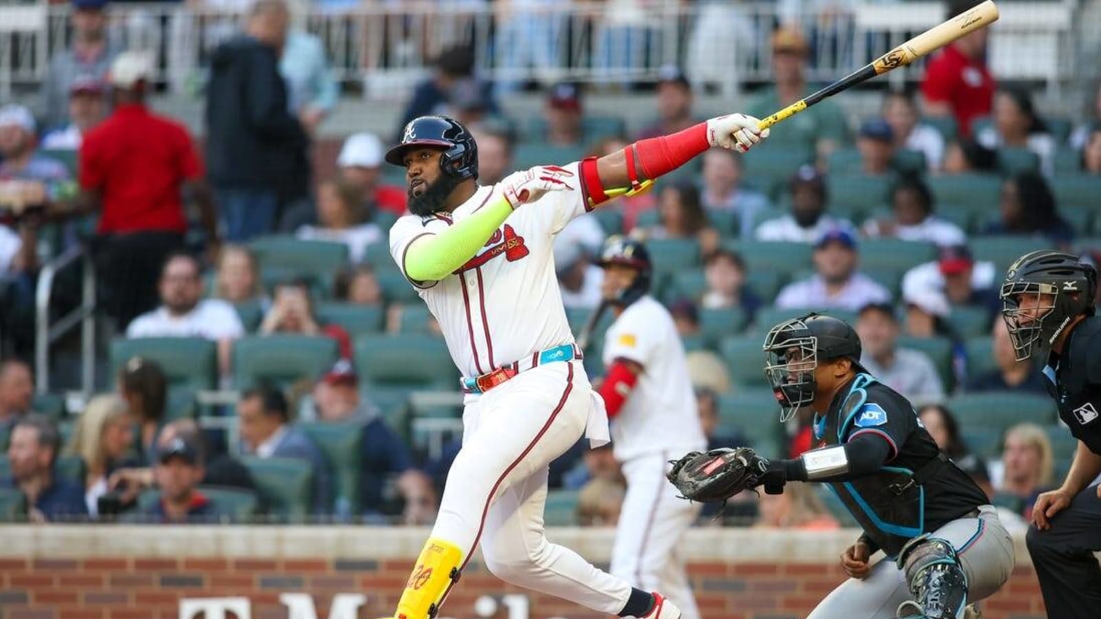 Braves finish sweep of Marlins with 10-inning victory