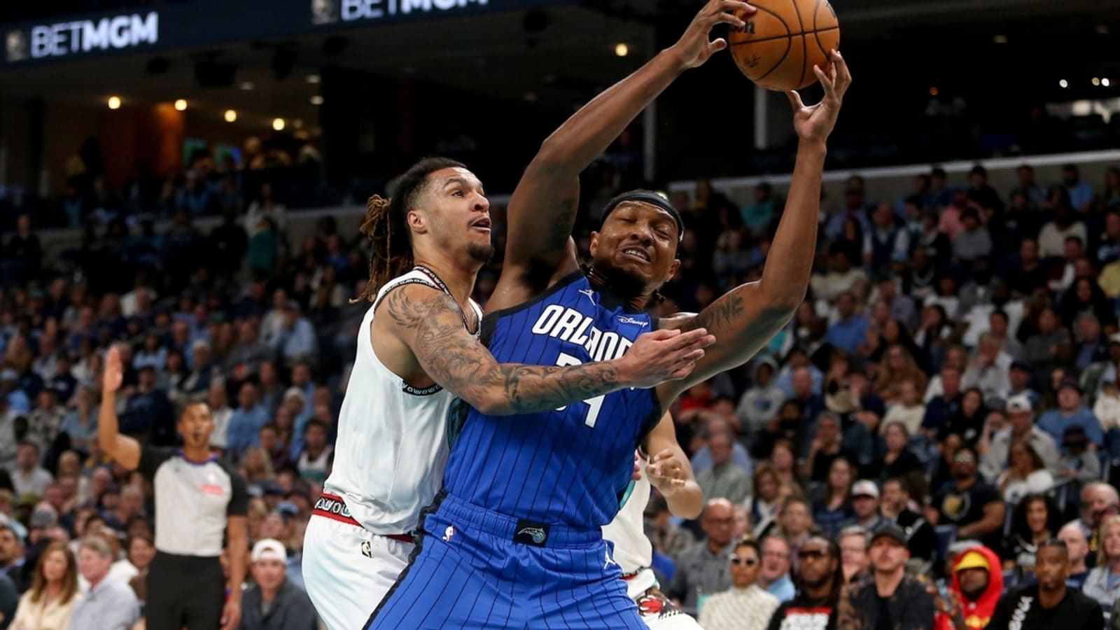 Grizzlies build huge lead, withstand Magic&#39;s comeback