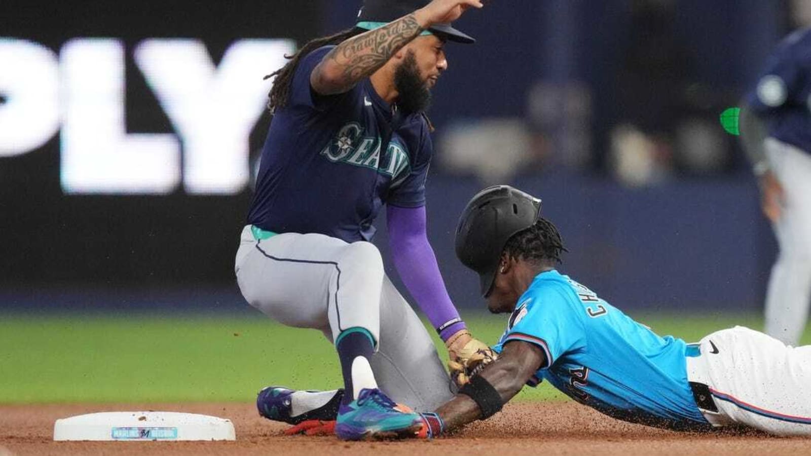 Nick Gordon&#39;s blast helps Marlins sink Mariners