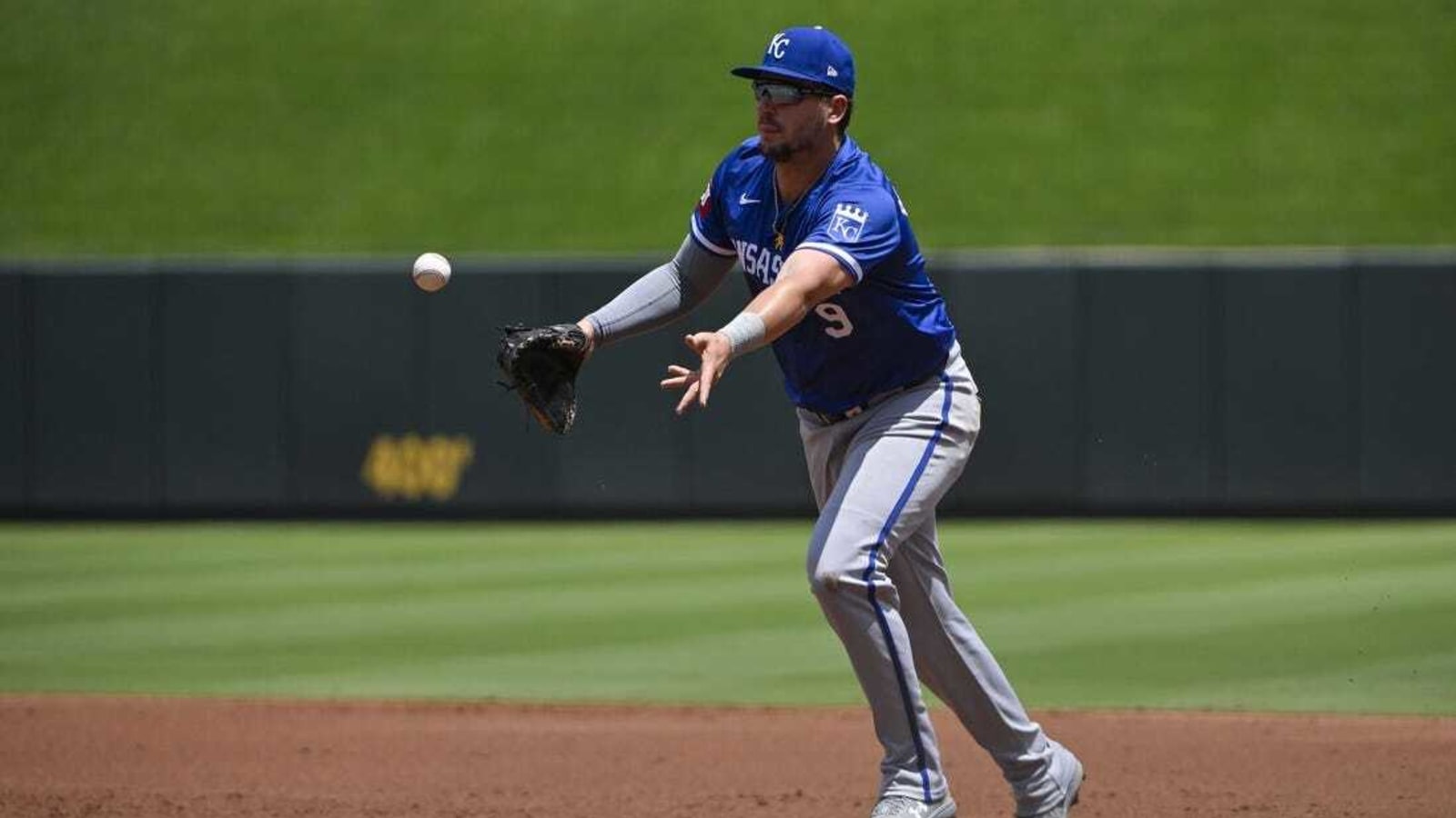 Royals rally for 6-4 win over Cardinals in opener
