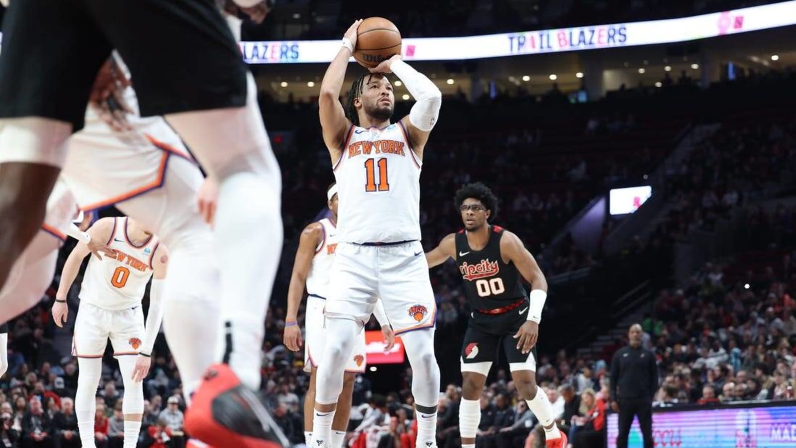 Stingy Knicks take on high-powered Kings