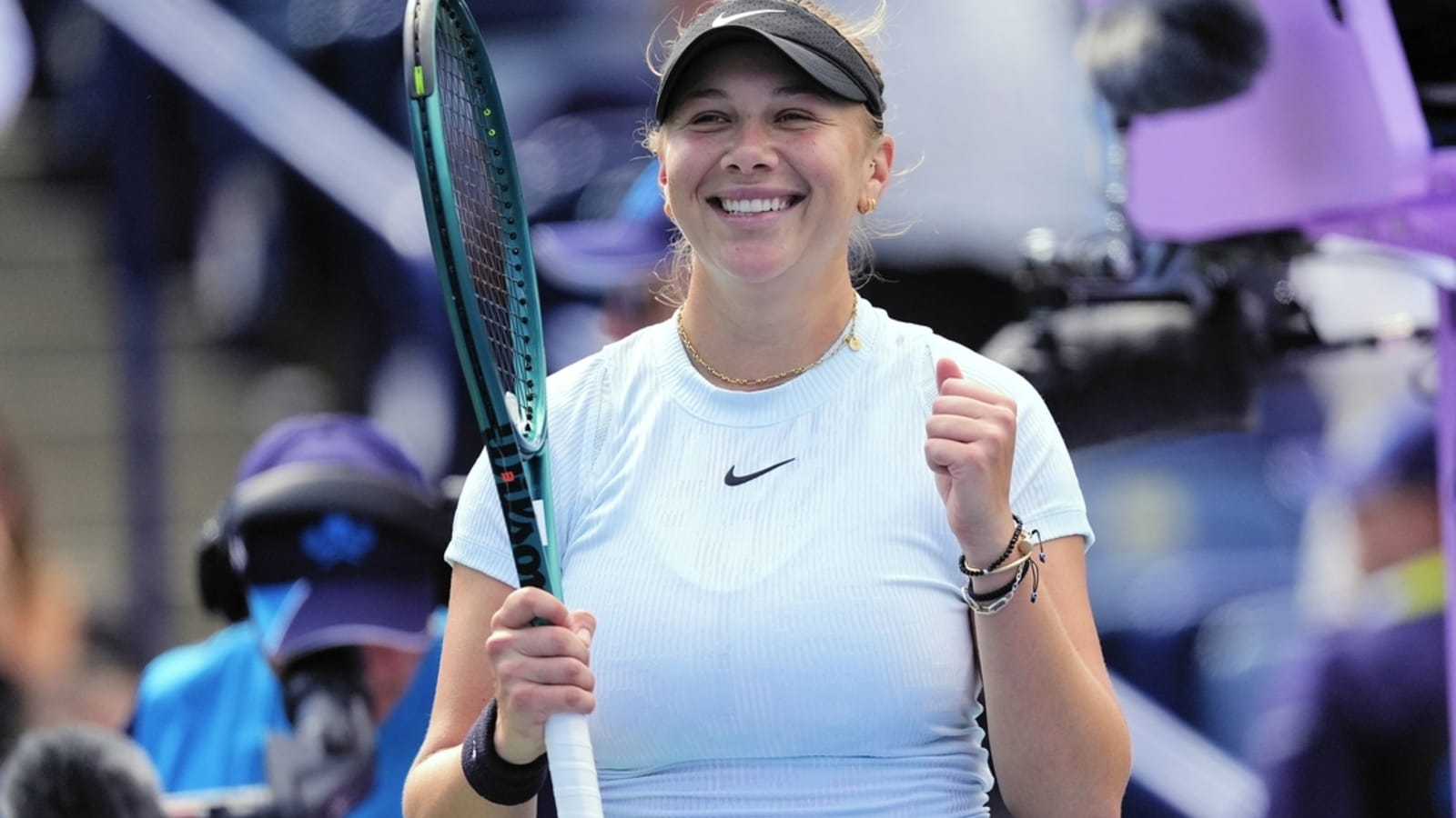 Amanda Anisimova soars into Toronto title match