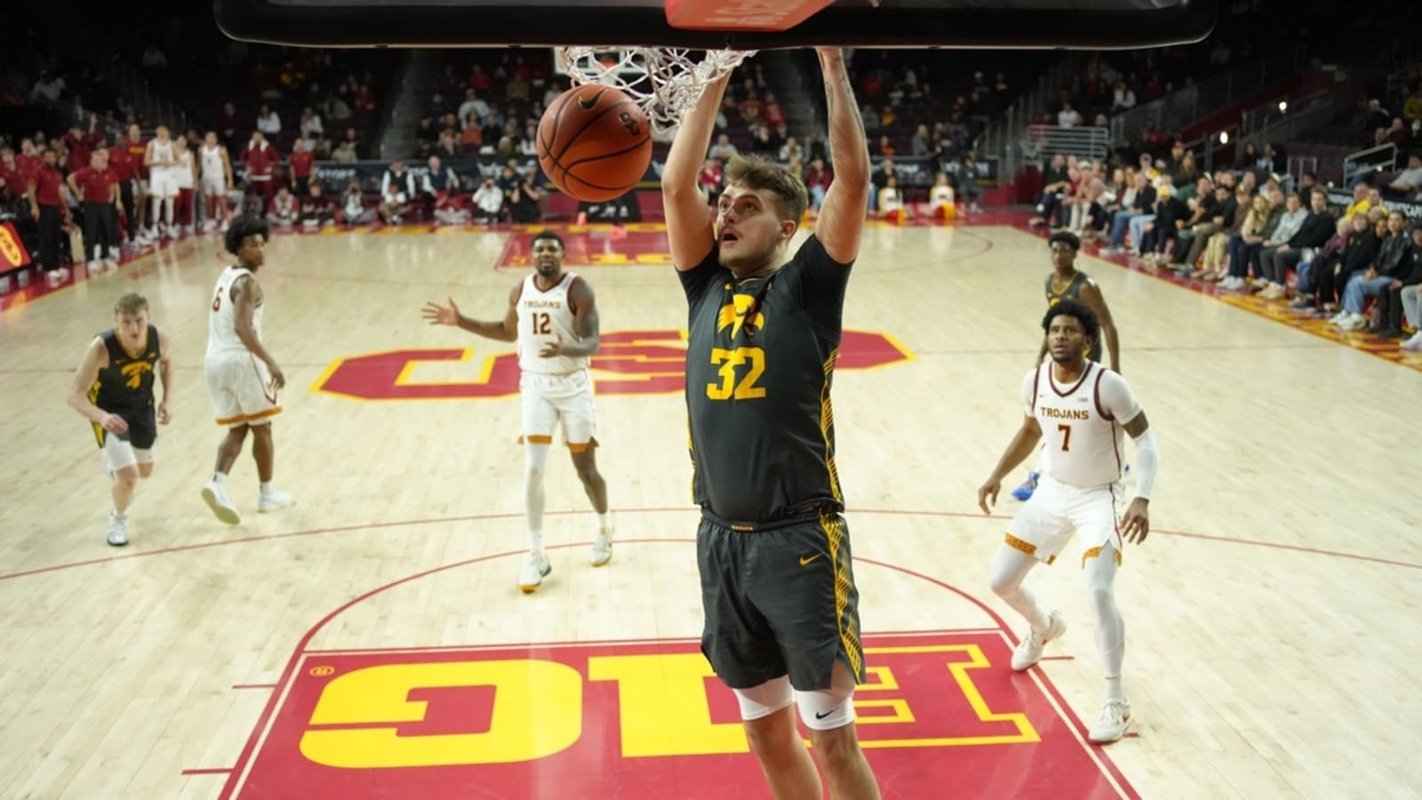Iowa exodus? Owen Freeman enters portal, cites coaching change