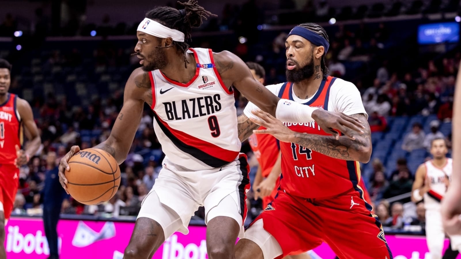 Blazers dominate fourth quarter to turn back Pelicans
