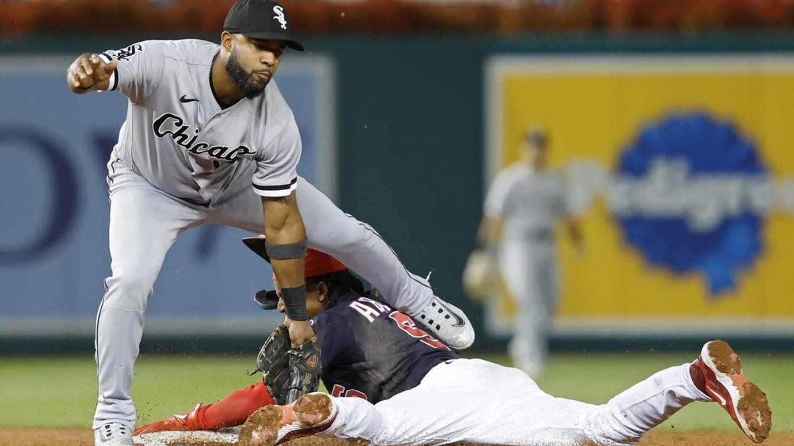 Diamondbacks release veteran SS Elvis Andrus