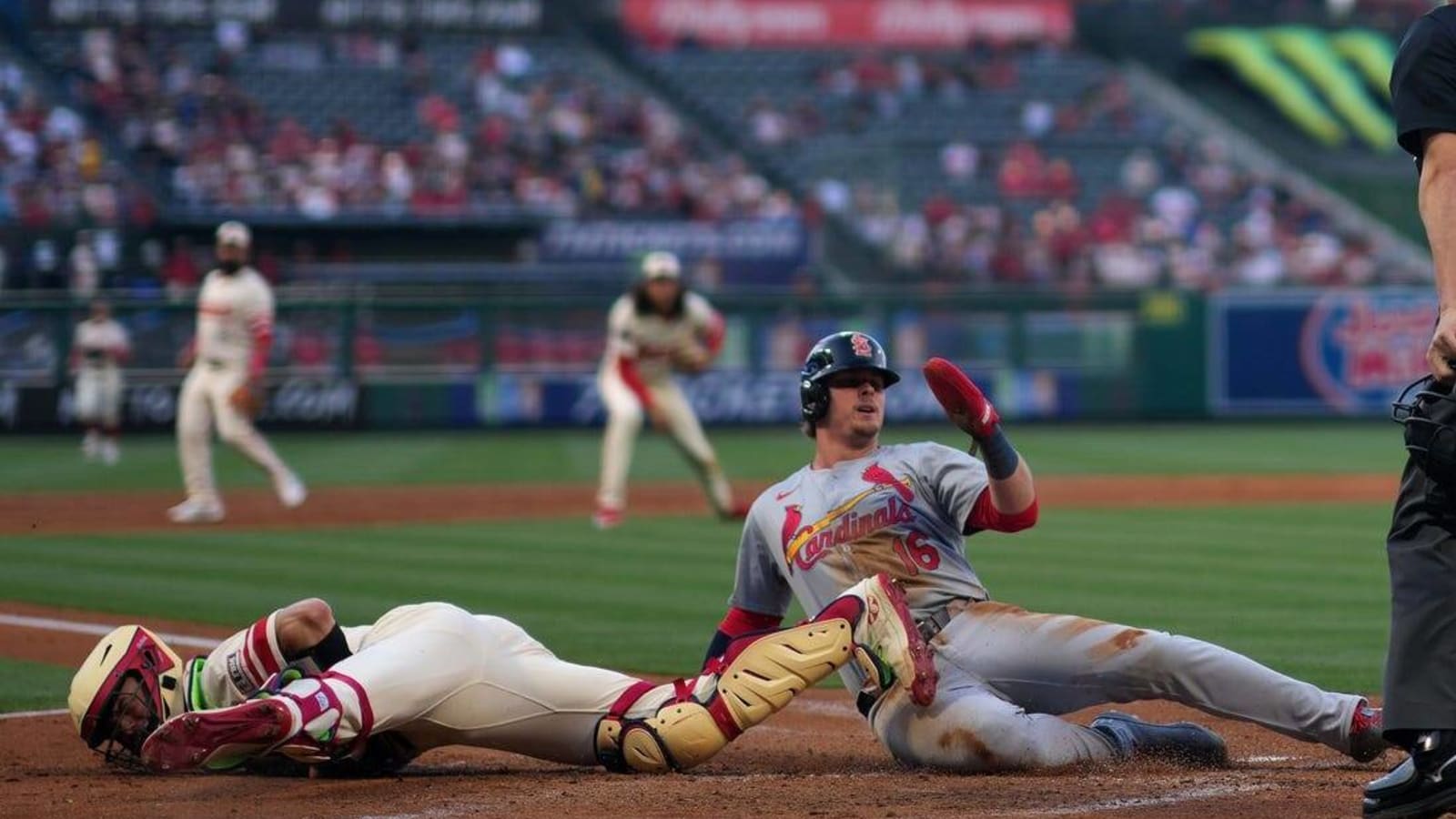 Cardinals edge Angels for third straight victory