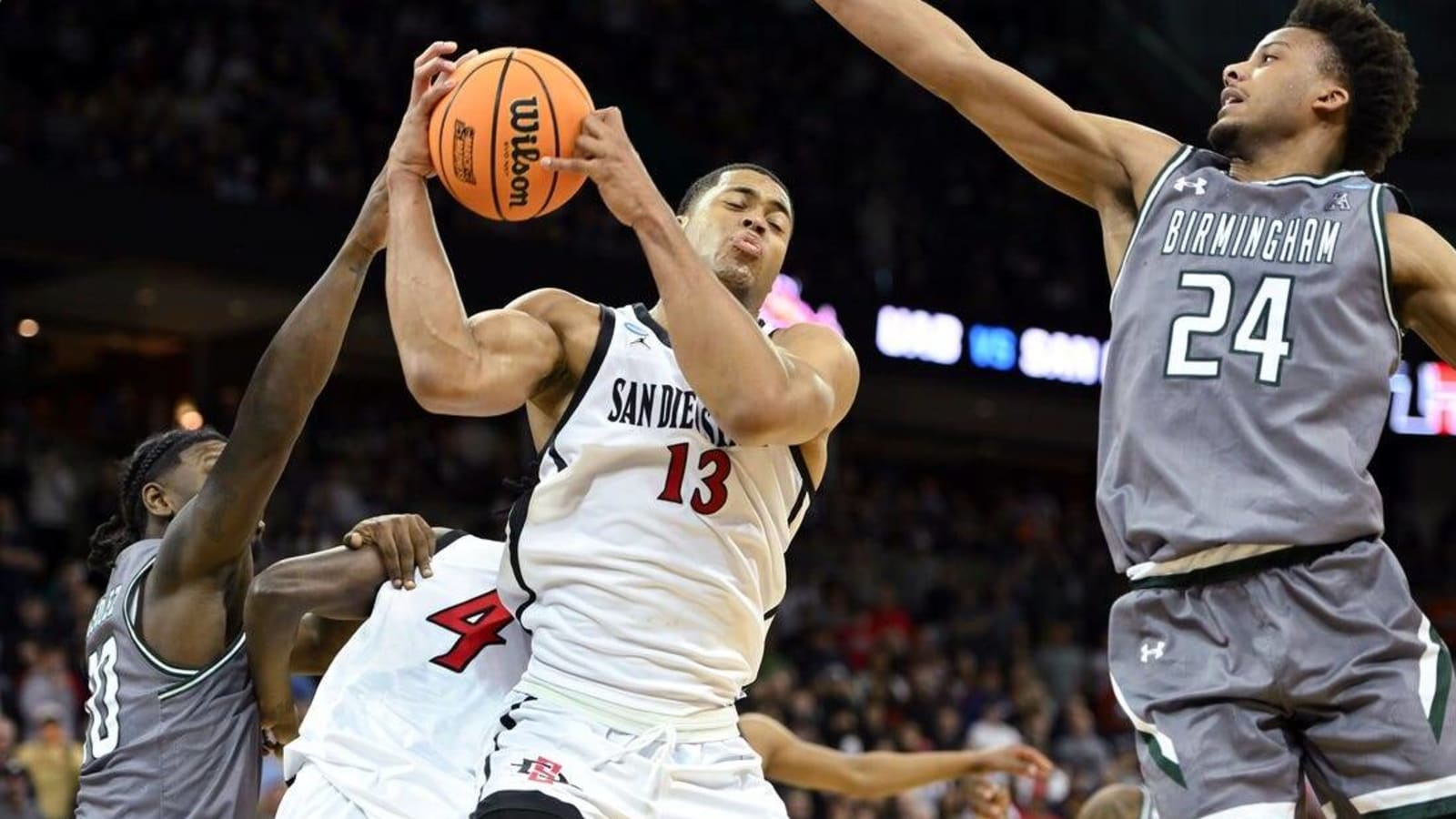 Jaedon LeDee powers San Diego State past UAB