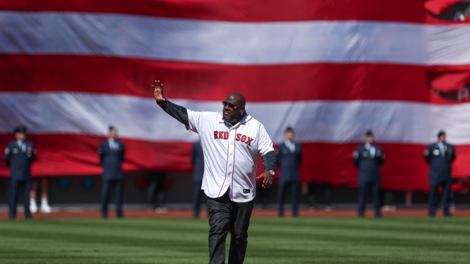 Mo Vaughn admits using human growth hormone