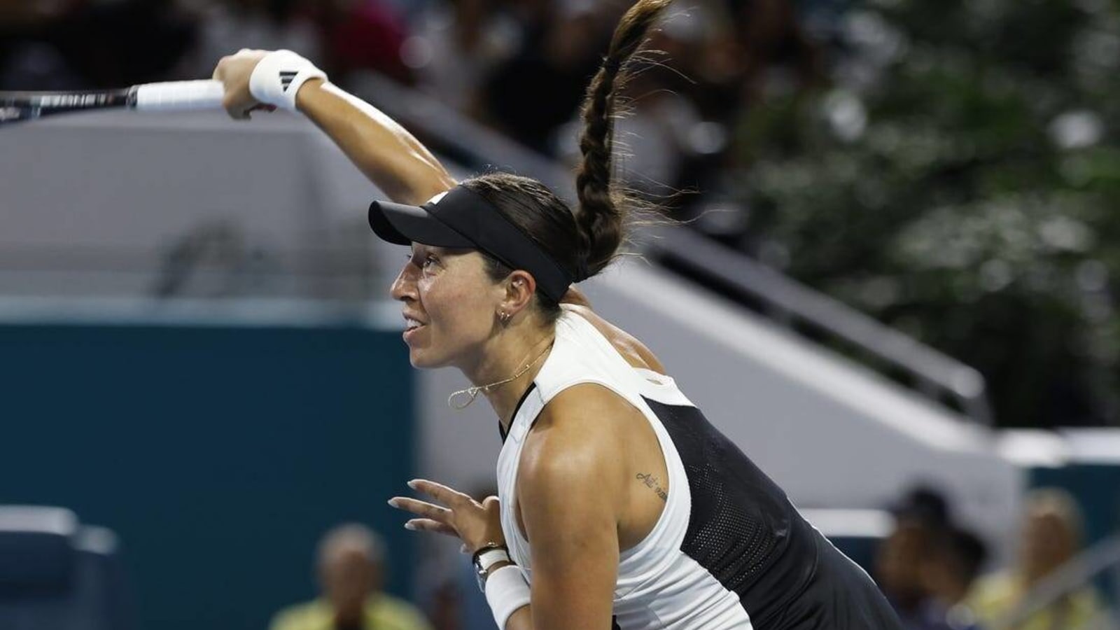 WTA roundup: No. 1 Jessica Pegula avoids early Charleston upset