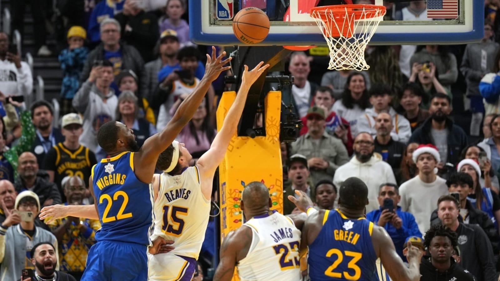 NBA roundup: Lakers nip Warriors in final second