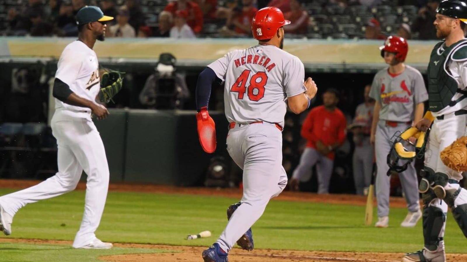 Lance Lynn, Cards shut down A&#39;s, win low-scoring game