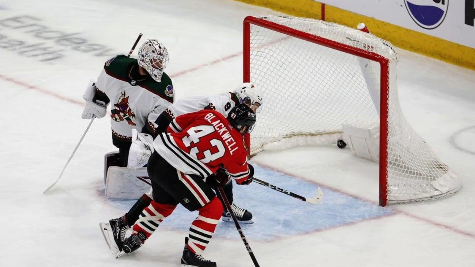 Colin Blackwell&#39;s hat trick propels Blackhawks past Coyotes