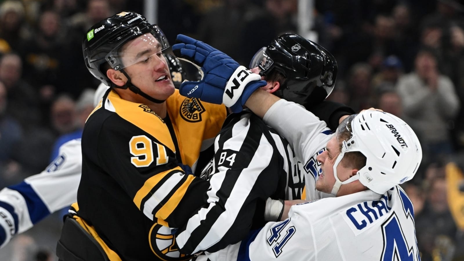 Bruins halt Lightning's home win steak with shutout