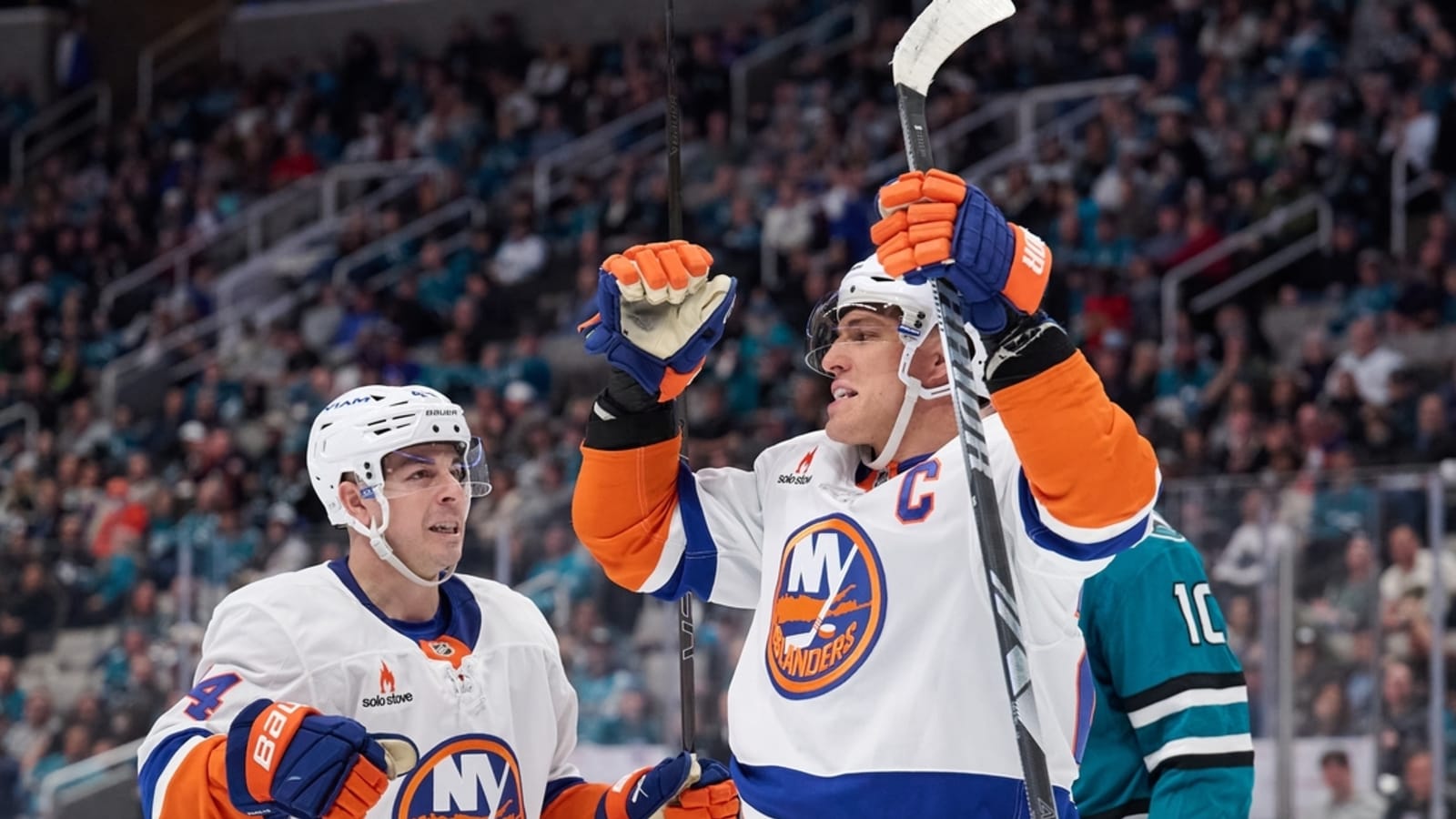 Penguins, Islanders still vying to keep postseason hopes alive