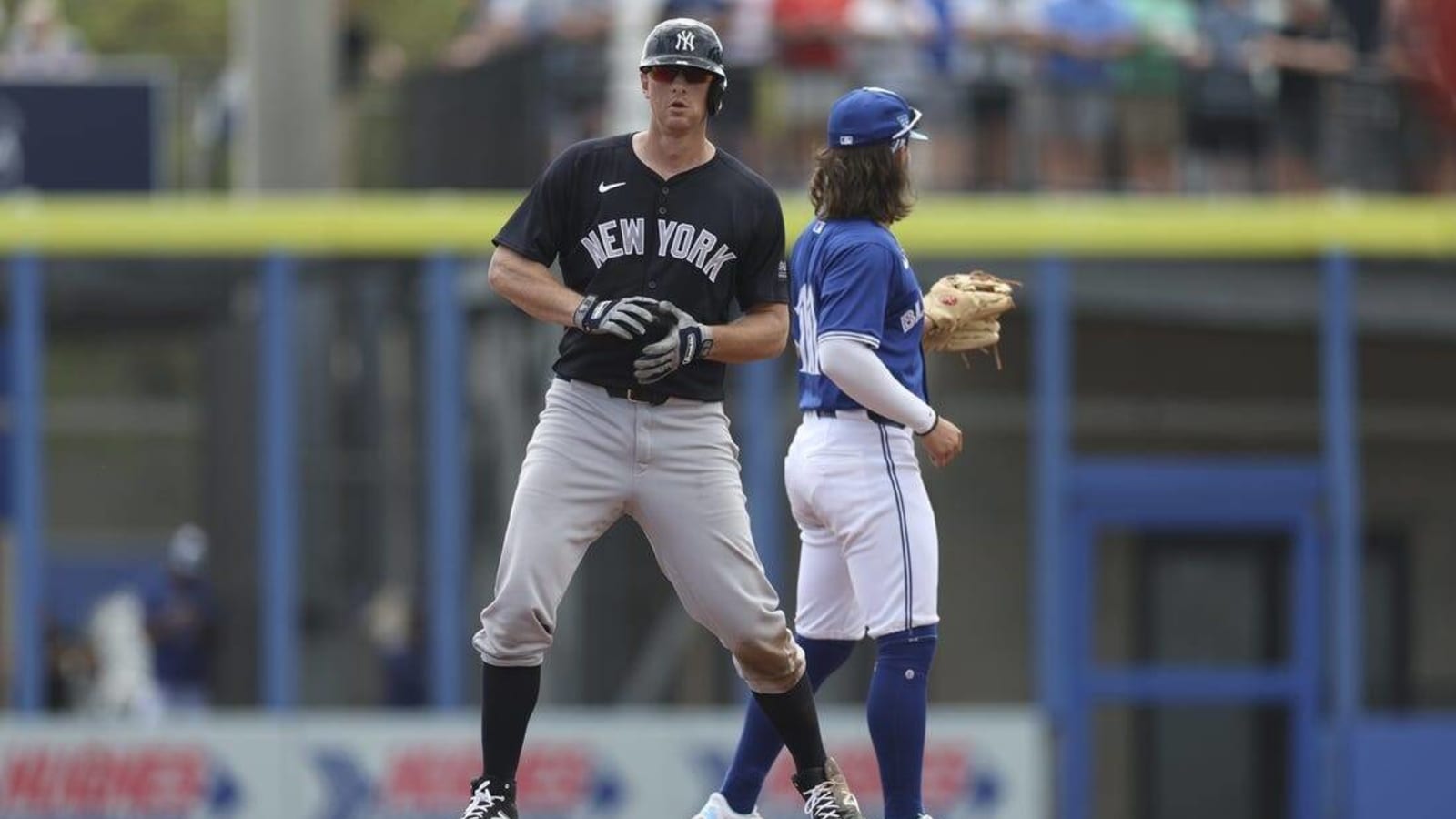 Yankees to rest 3B DJ LeMahieu for bruised right foot