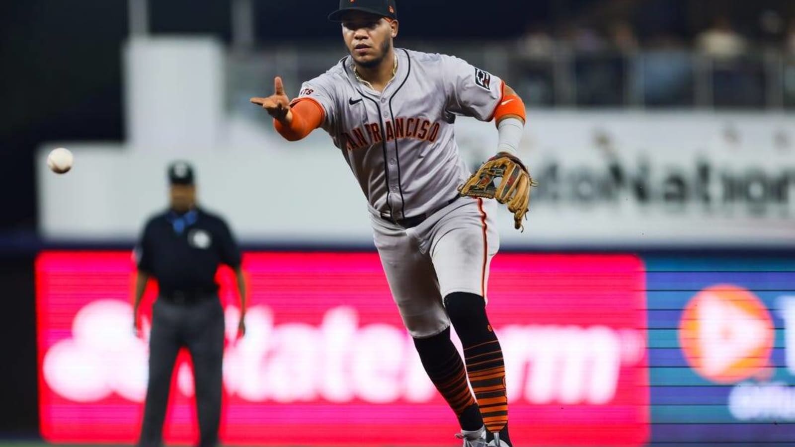 Giants stymie Marlins 3-1 to win series