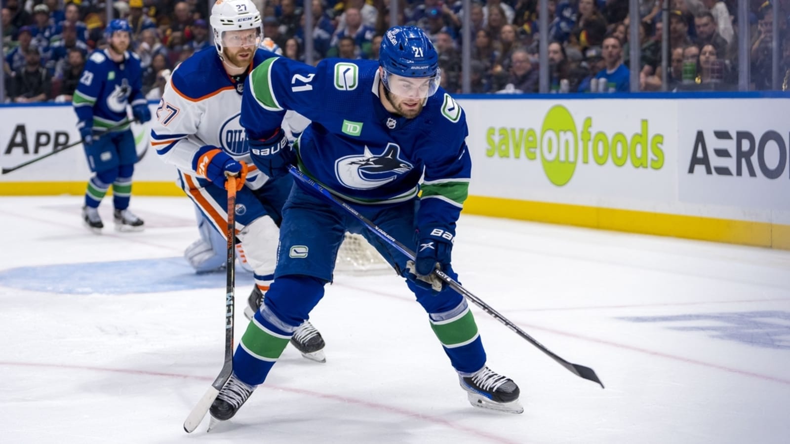 Forward Nils Hoglander signs 3-year contract with Canucks