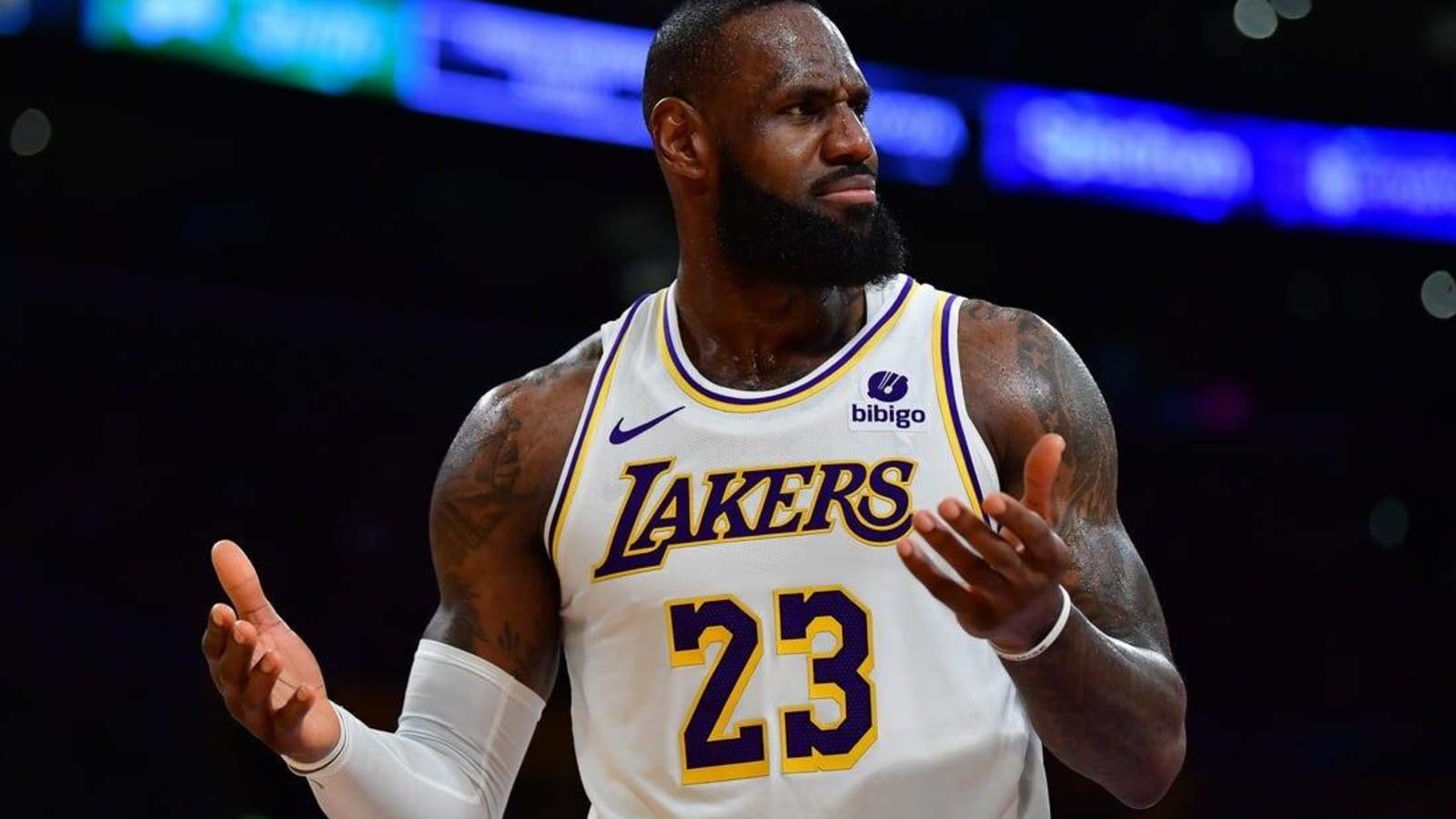 LeBron James favored to stay with Lakers as potential suitors emerge