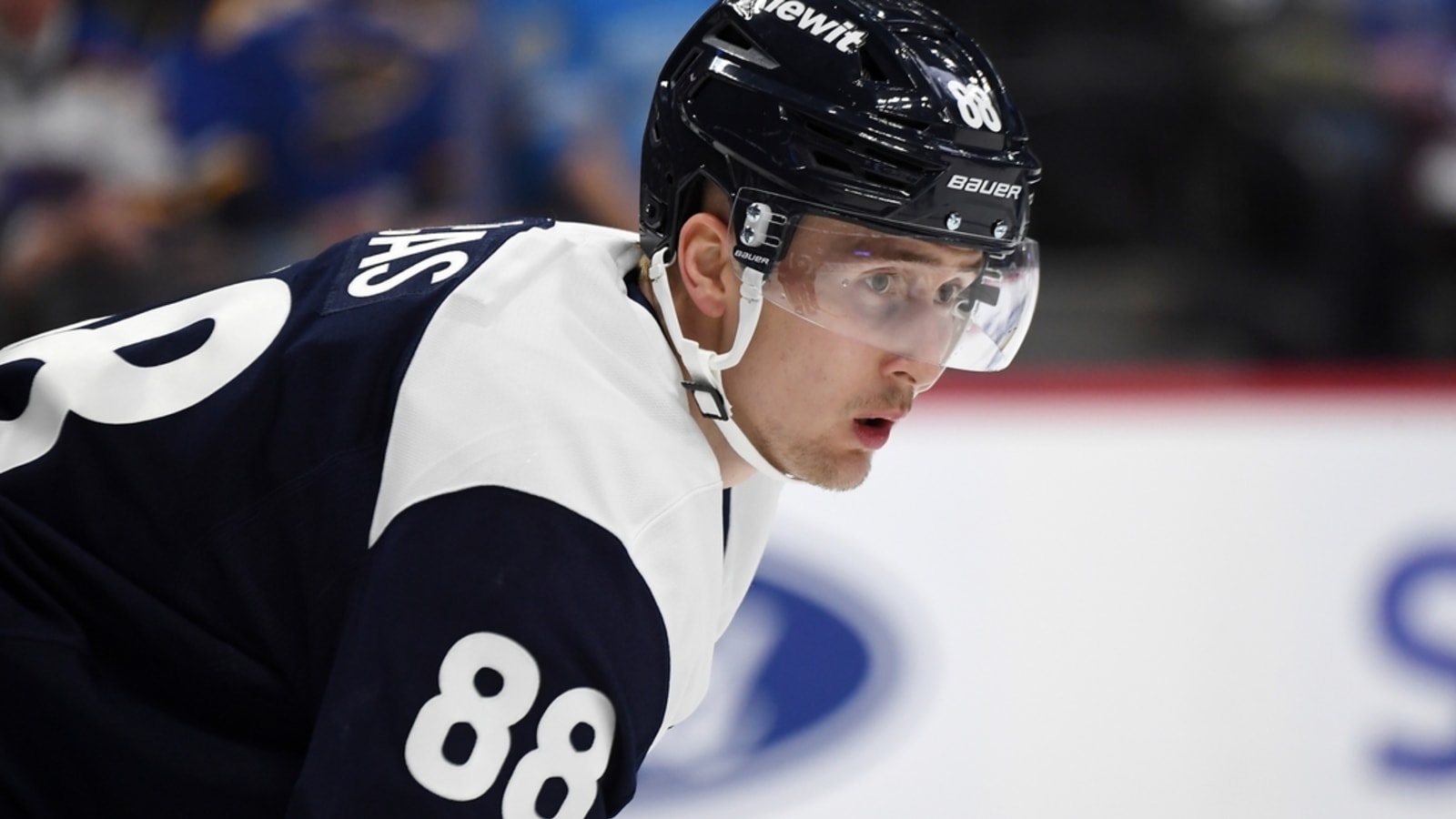 NHL roundup: Avs score 4 in first, shut out Blues