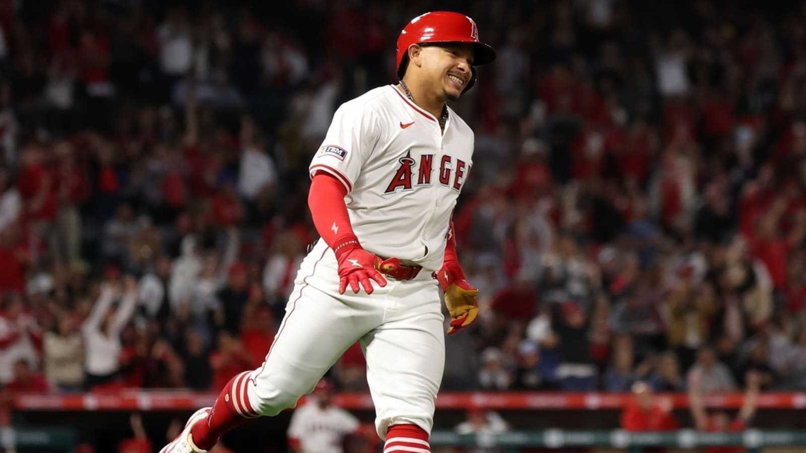 Stunning rally lifts Rangers over Angels