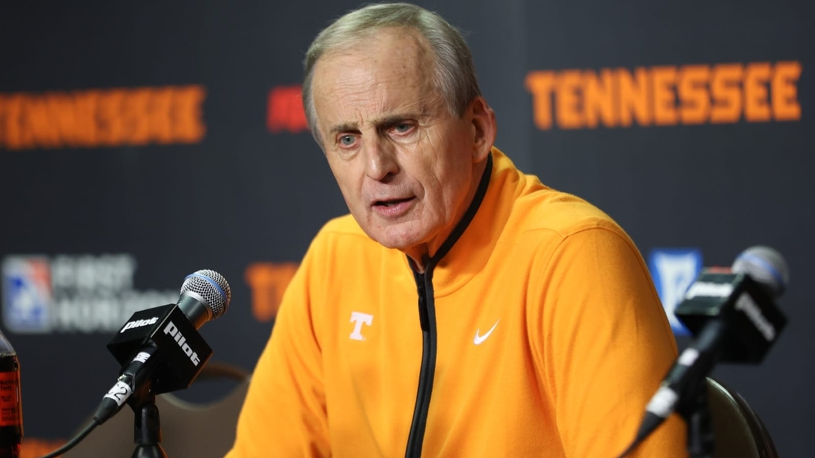No. 1 Tennessee seeks program record in clash vs. No. 6 Florida