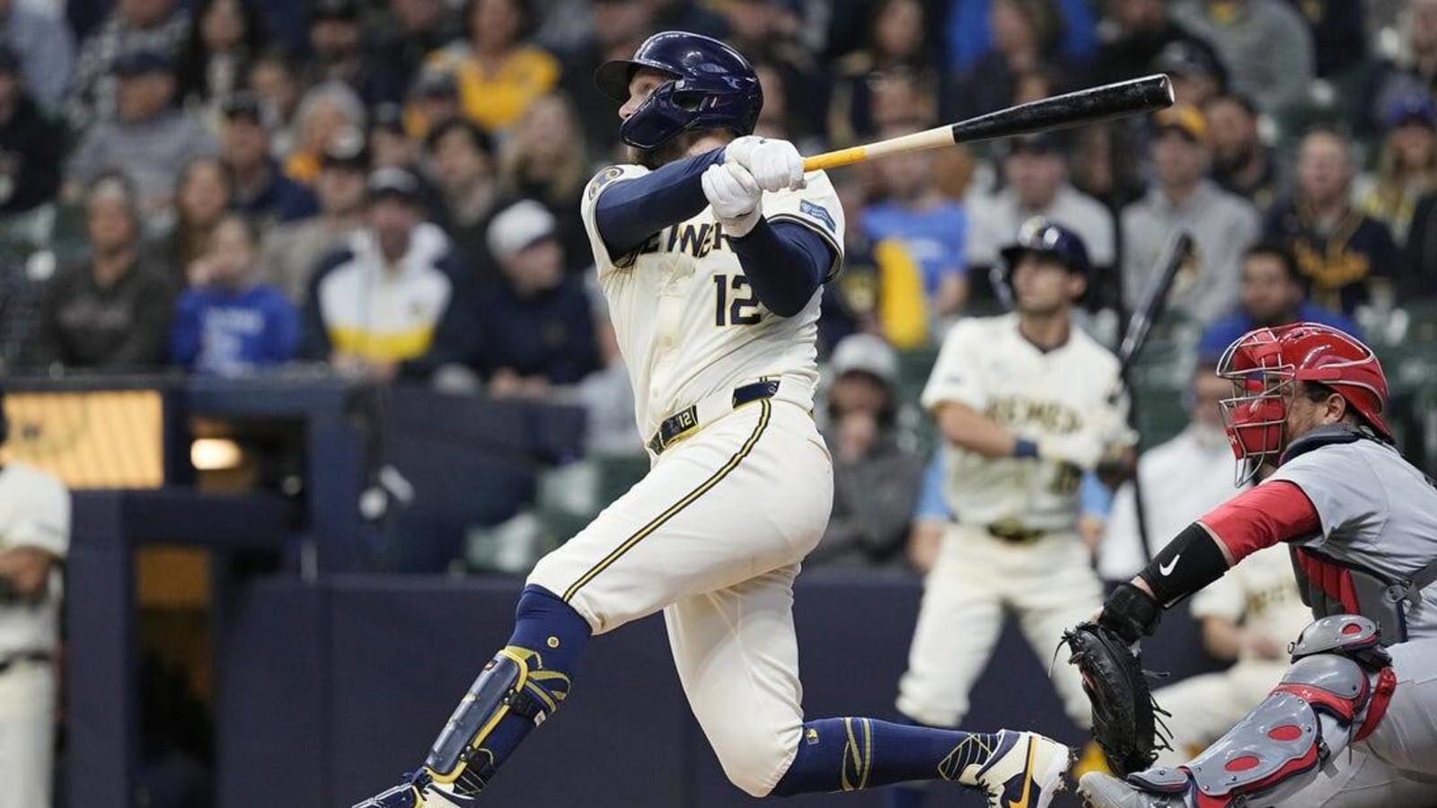 Brewers blast three homers, blow out Cardinals