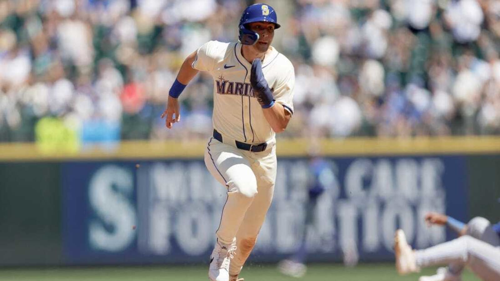Mariners put OF Dominic Canzone on IL
