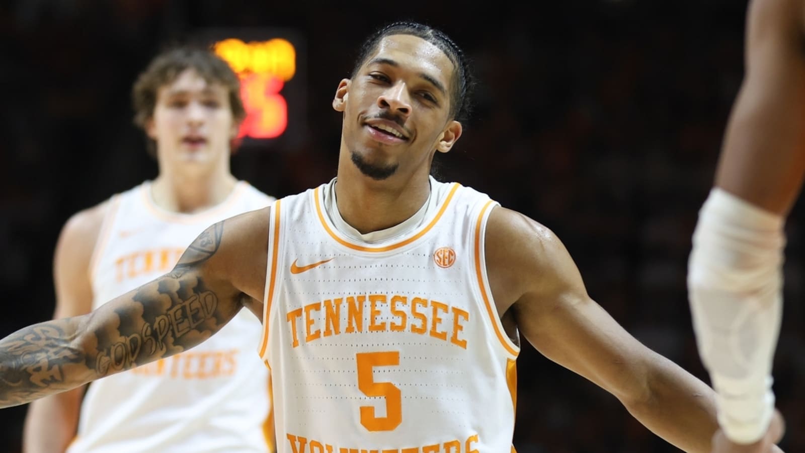 Chaz Lanier propels No. 4 Tennessee over South Carolina