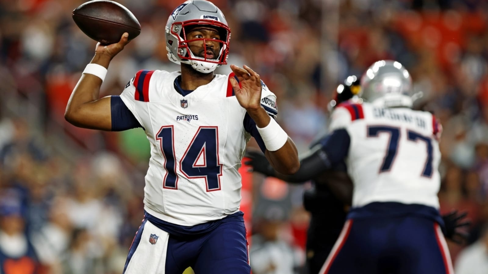 Patriots QB Jacoby Brissett suffers right shoulder injury