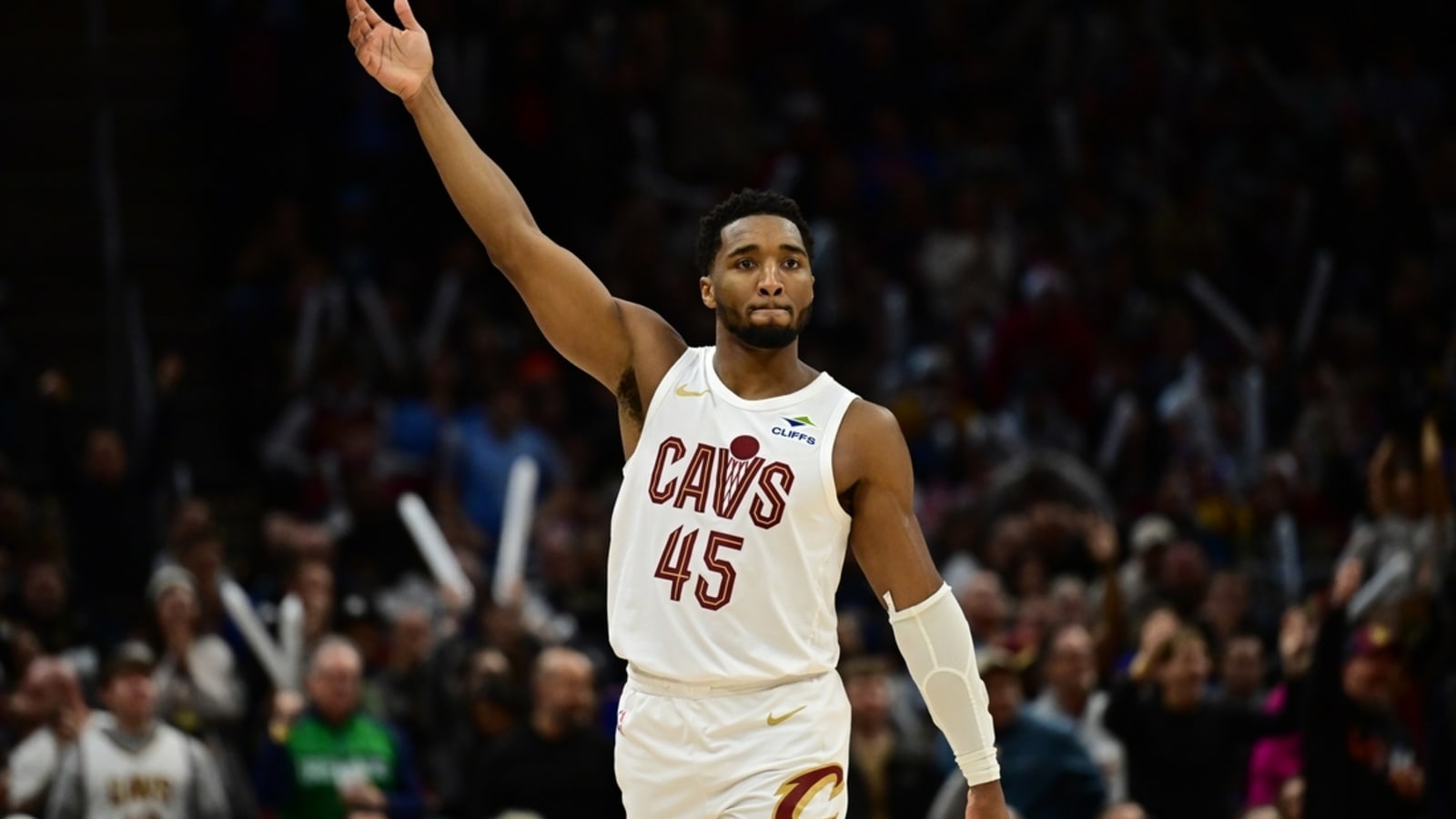 Cavaliers, in charge in the East, visit Bucks