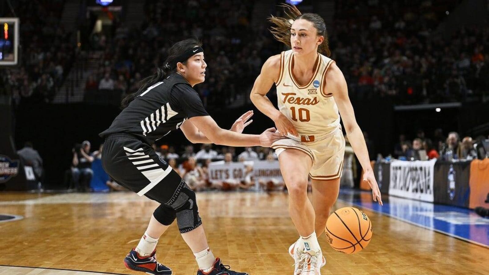 No. 1 Texas thrashes Gonzaga, sails into Elite Eight